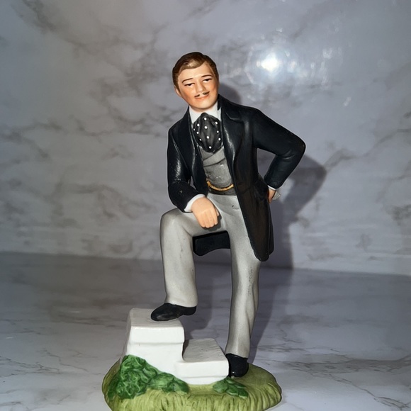 Frankly my Dear, You Deserve This! Rhett Butler Gone w/ The Wind Avon VTG Figure - Picture 2 of 8